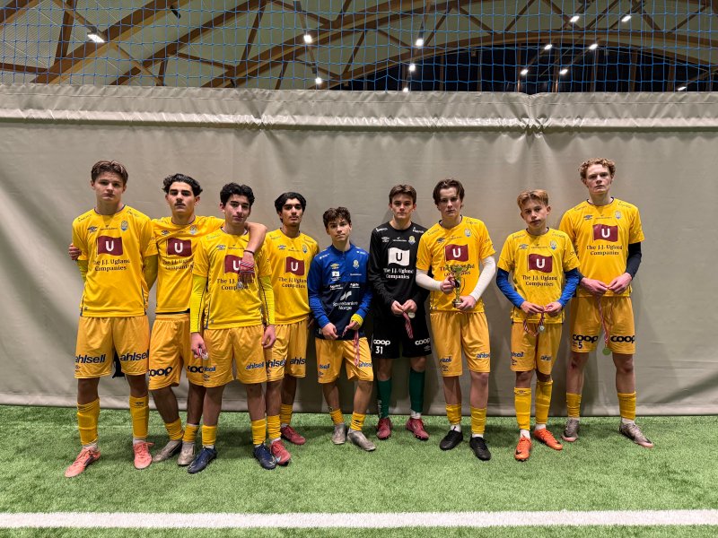 f.v: Tom Isak Sandnesaunet, Osama Kashef, Ali Mortaza, Shohaib Shakery, Ismail Yildrim, Lukas Torjussen, Andreas Blågestad, Niclas Endresen og Samuel Isaksen.