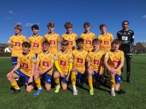 Oppe f.v Lukas Skogsfjord, Snorre Flatebø, Marius Solli Halvorsen, Eskil Topland Duesund, Lucas Møretrø, Simen Bauna Vælidalo, Thomas Babale-Grobæk. Nede f.v Markus Syvertsen, Thomas Reinertsen, Bendik Sten Jacobsen, Manghagei Mang, Julian Ankersen, Henrik Perlis Søfteland.