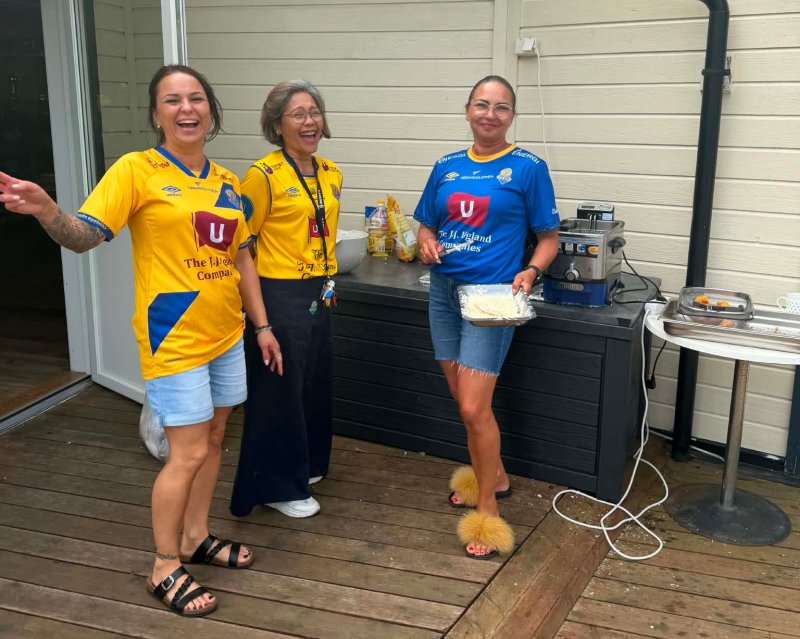 Kjøkkengjengen har også på fotballtrøye!💛💙