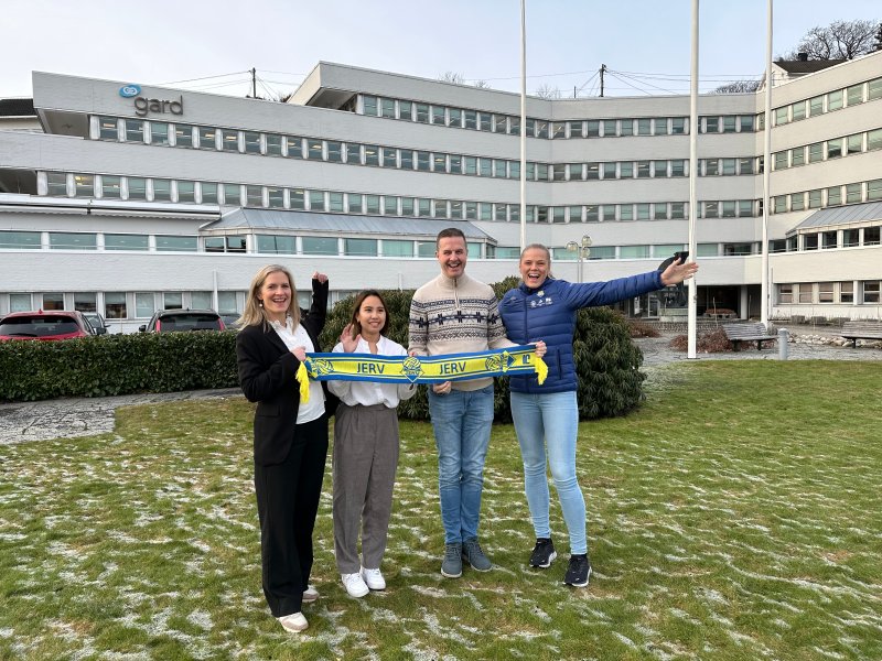 f.v Kommunikasjonsansvarlig Karoline Flåm med Nattaya Meethom og Jarle Fosen. Sammen med Gard heier på jobben som gjøres i Jerv, og de gleder seg til en spennende sesong!