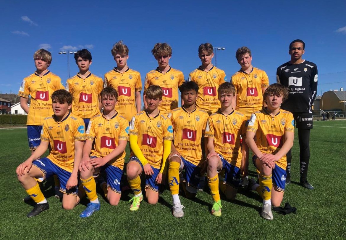 Oppe f.v Lukas Skogsfjord, Snorre Flatebø, Marius Solli Halvorsen, Eskil Topland Duesund, Lucas Møretrø, Simen Bauna Vælidalo, Thomas Babale-Grobæk. Nede f.v Markus Syvertsen, Thomas Reinertsen, Bendik Sten Jacobsen, Manghagei Mang, Julian Ankersen, Henrik Perlis Søfteland.