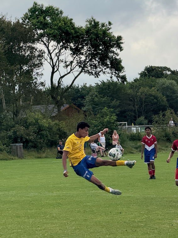 Marcus Matheussen i fin driv i kampen mot Goals Football Academy.