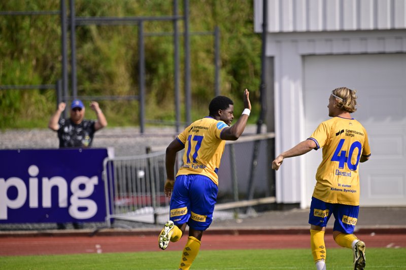 Her scorer Josias 1–0-målet mot Brattvåg 7. september i fjor.