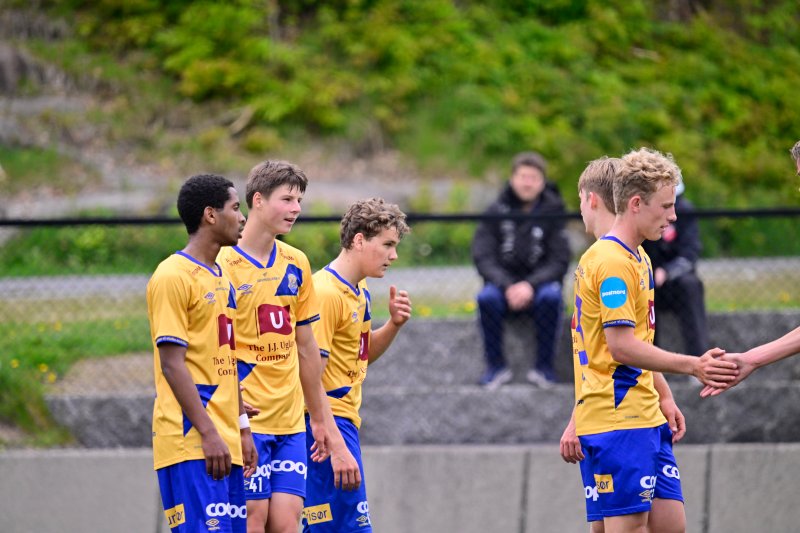 Lennard Kussl (midten) er klar for A-laget. Her i aksjon for Jerv 2 tidligere i år.