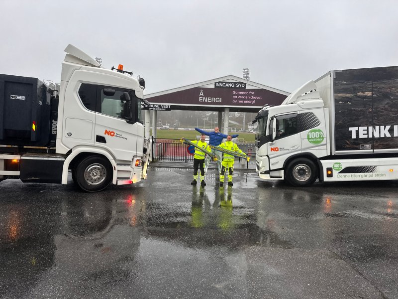 Vi ser frem til kommende samarbeid. Vi både smiler og hopper av glede!