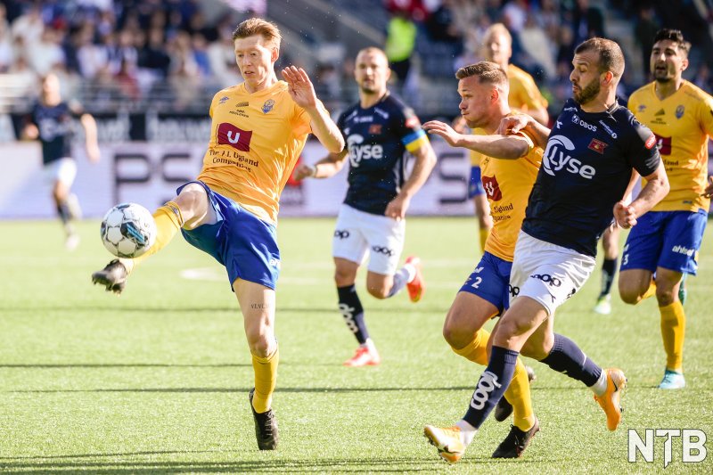 Ole Martin Kolskogen i aksjon mot Viking. Foto: Tor Erik Schrøder / NTB
