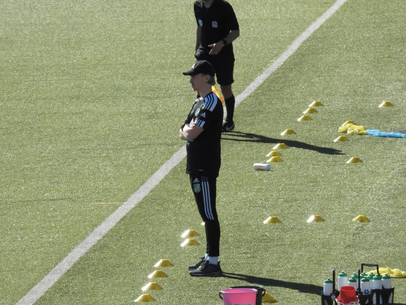 Petter på sidelinjen.
