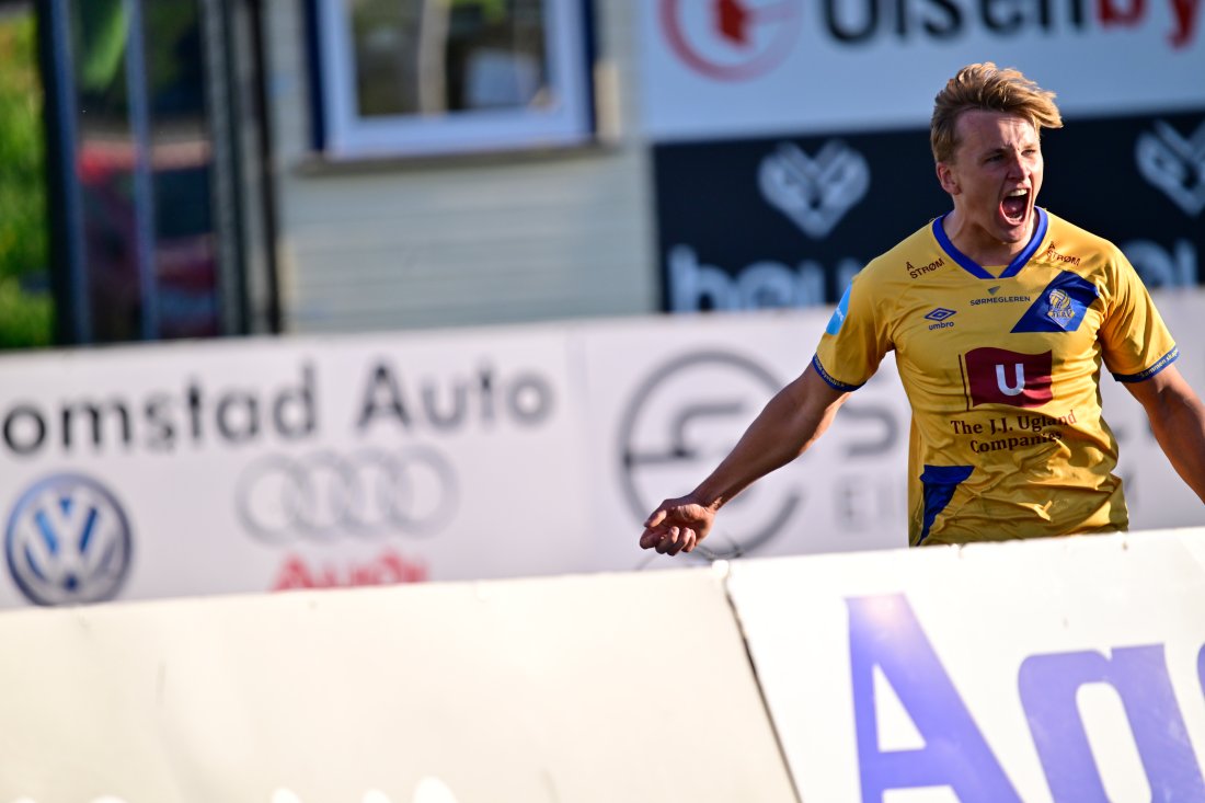 Her har Phillip Syvertsen utlignet til 1-1 mot Arendal 16. mai, like før slutt. Foto: Helge N. Olsen