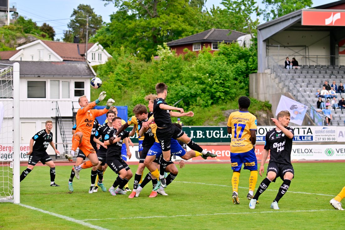 Phillip Syvertsen med redusering hjemme mot Sandnes Ulf forrige sesong! Foto: Helge N. Olsen.