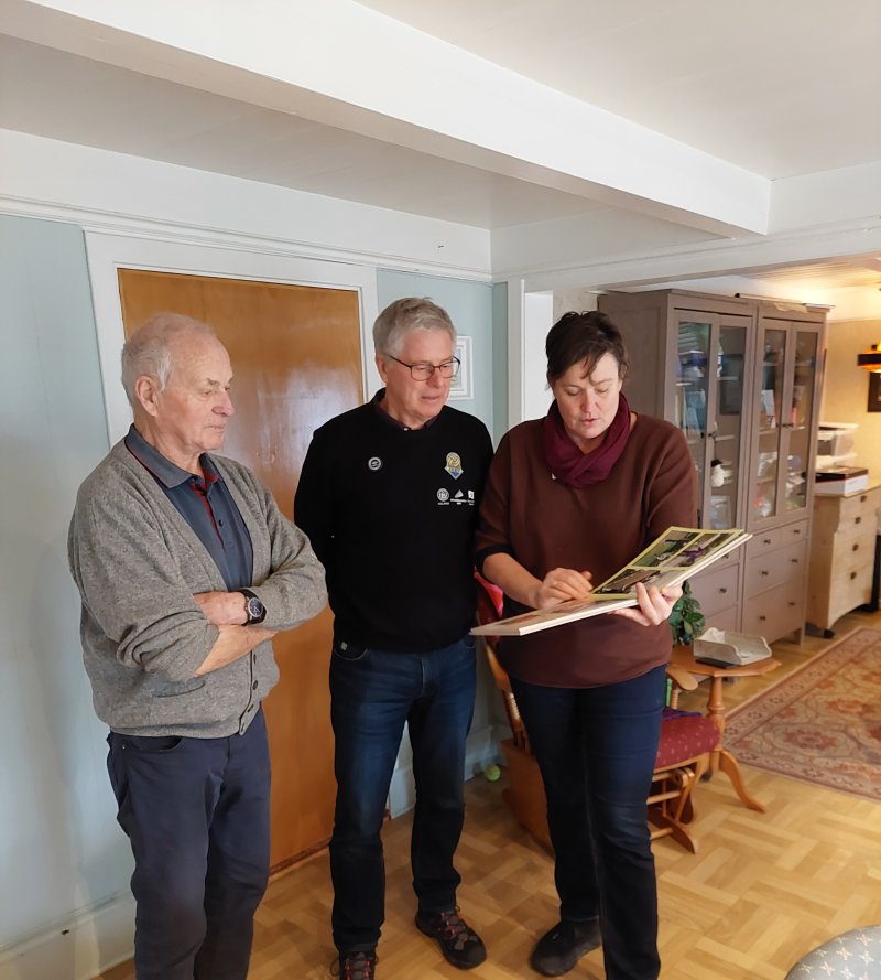 Her er Ola Syse og Eirik Berntsen sammen med Stine Kocian på Øygardens institutt.