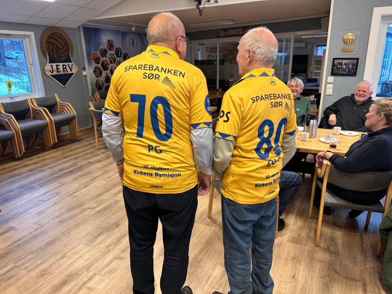 I fjor ble det storslått feiring på klubbhuset av f. venstre: Per Gunnar Topland som ble 70 år og Ola Syse som fylte 80 år.