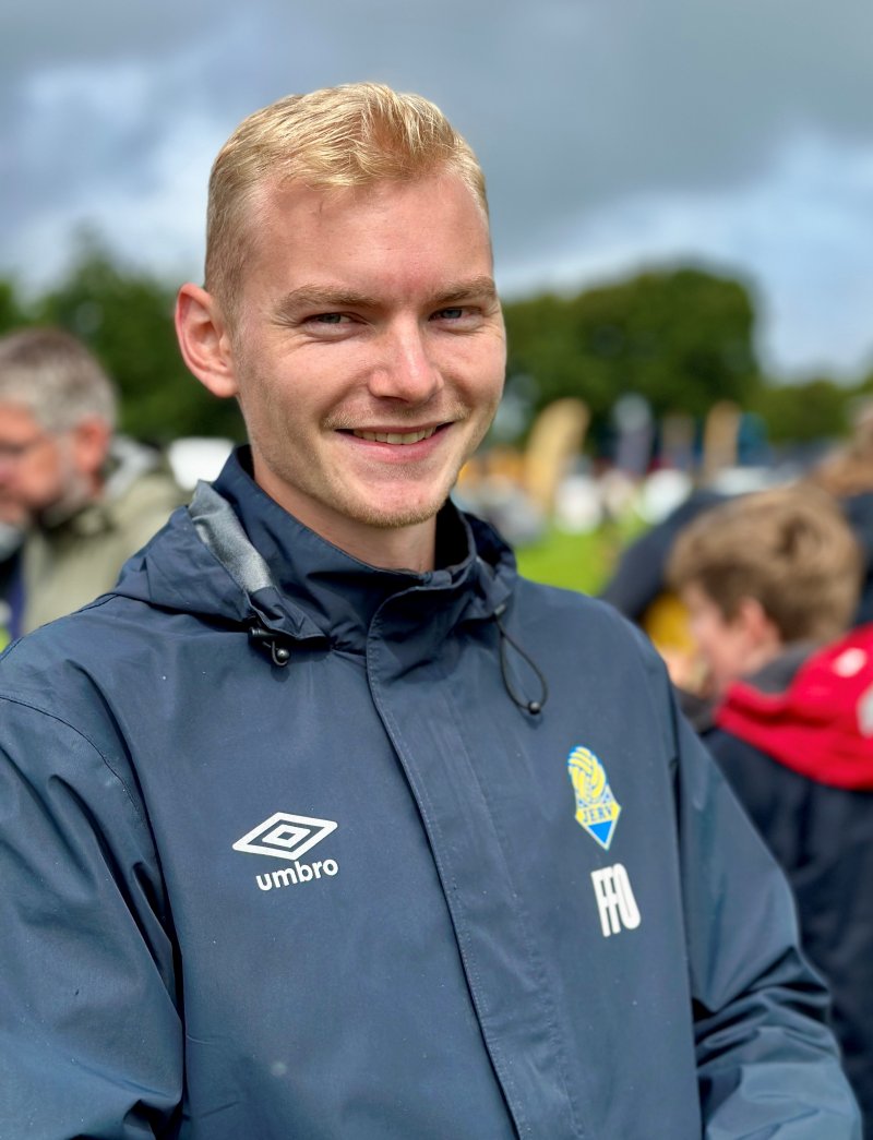 Tobias Birkedal har store ambisjoner som trener. Markerte seg med gull med G15 på Dana Cup i 2024.