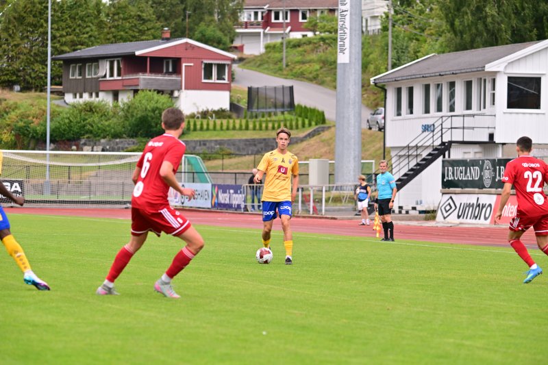 Brage Naustdal her i aksjon mot Vidar.